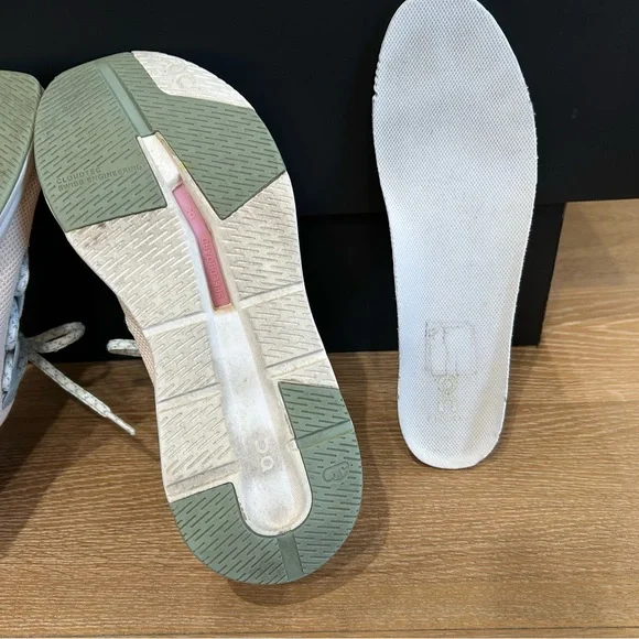 On Cloudeasy women’s size 9 - Picture 7 of 9